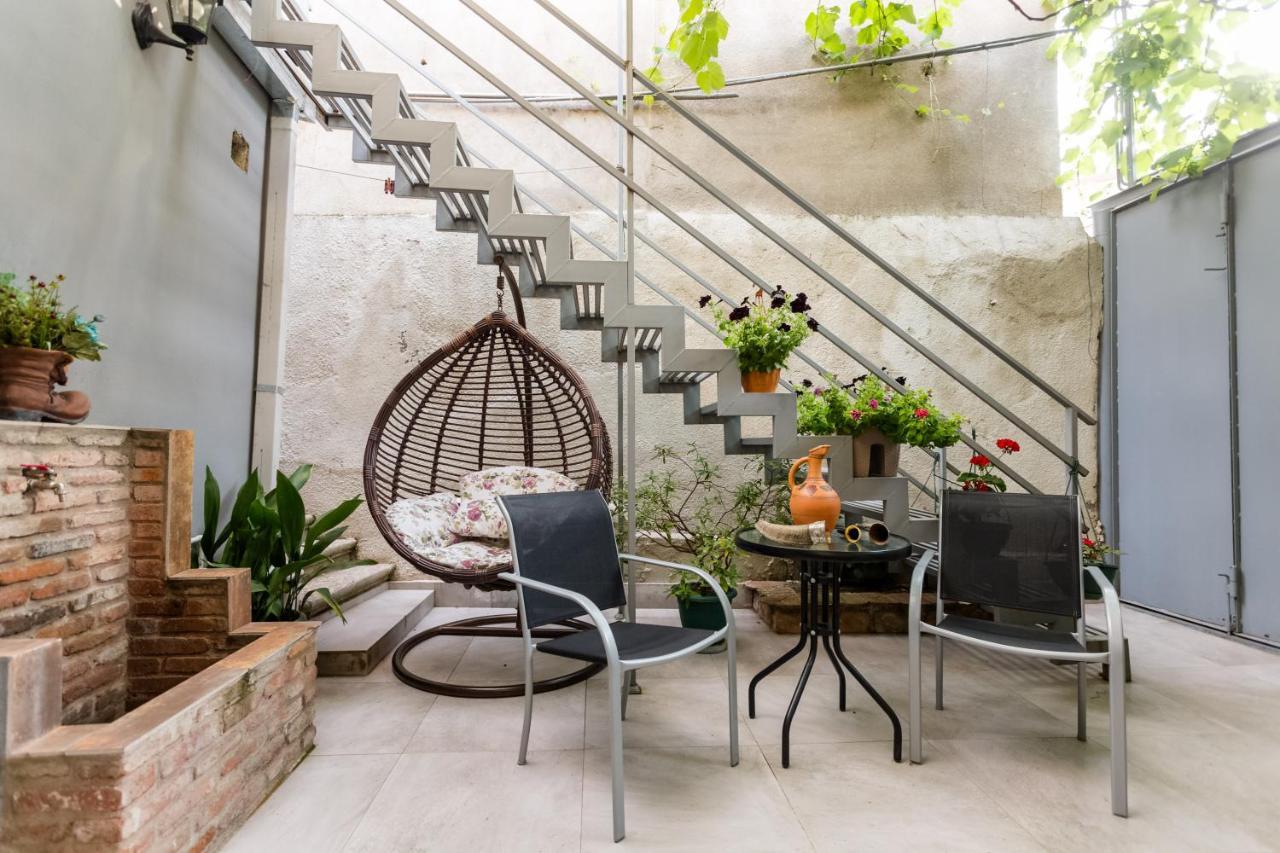 Rustaveli Two Bedroom Apartment With 5 Star Location Tbilisi ภายนอก รูปภาพ