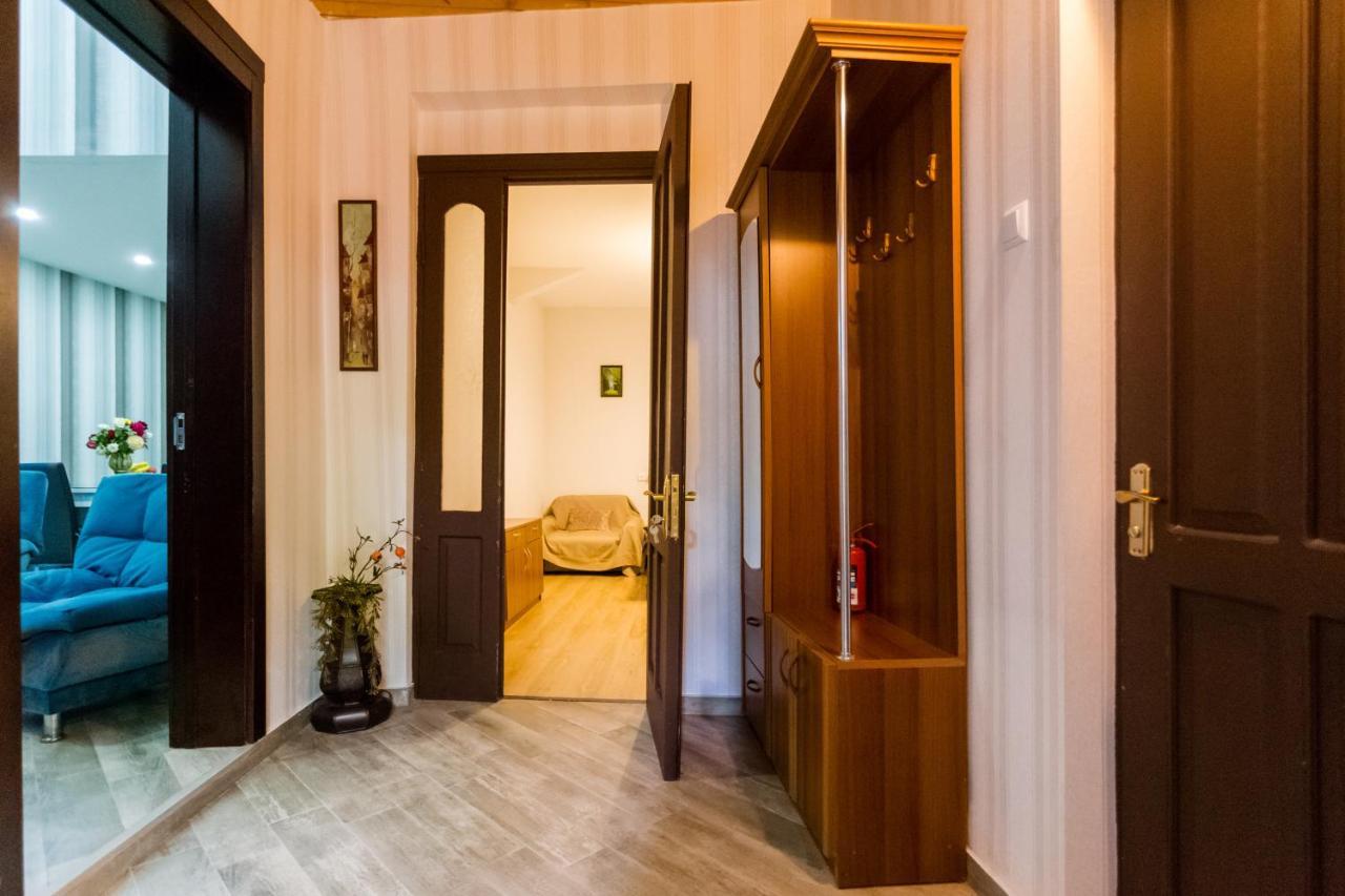 Rustaveli Two Bedroom Apartment With 5 Star Location Tbilisi ภายนอก รูปภาพ