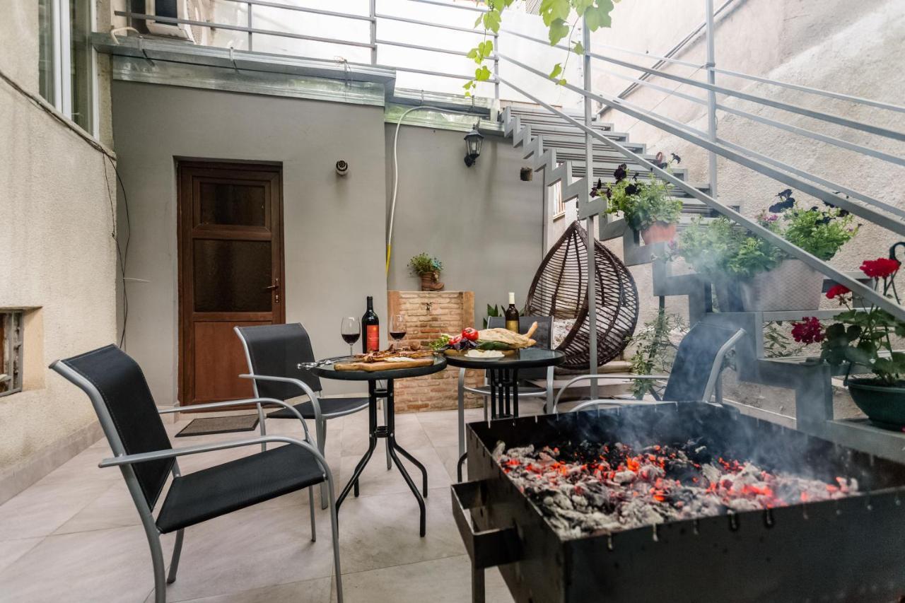 Rustaveli Two Bedroom Apartment With 5 Star Location Tbilisi ภายนอก รูปภาพ