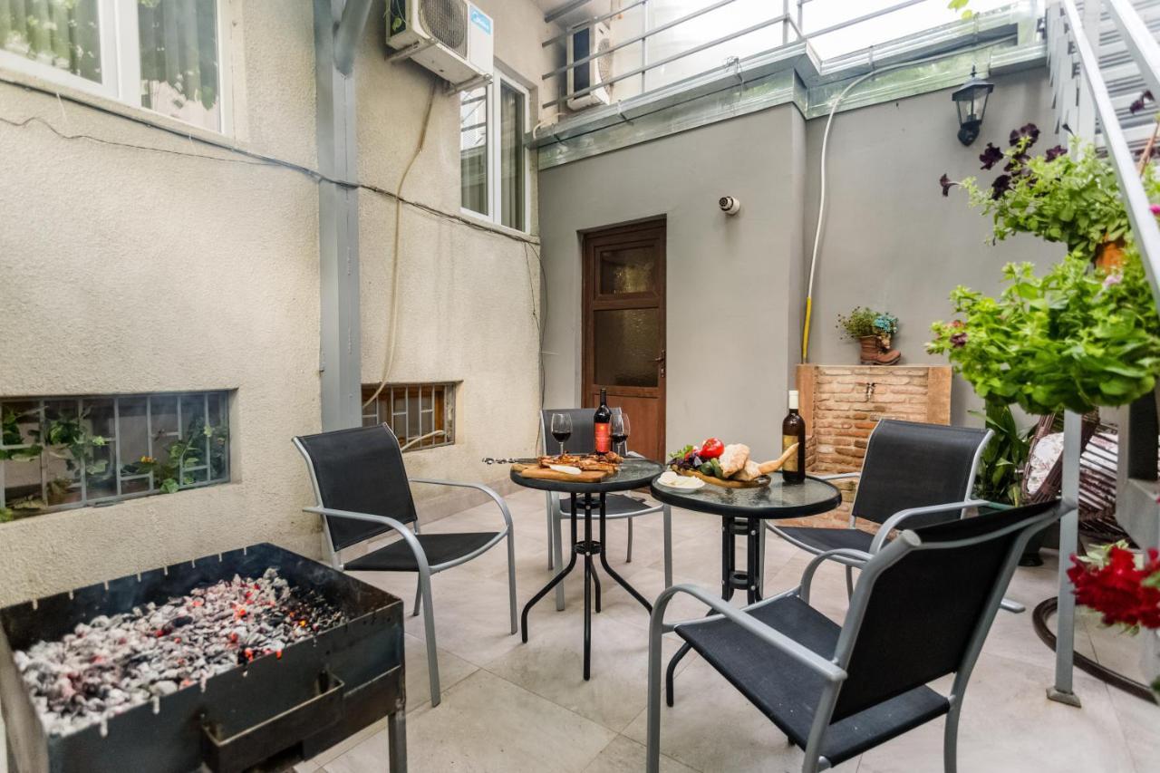 Rustaveli Two Bedroom Apartment With 5 Star Location Tbilisi ภายนอก รูปภาพ