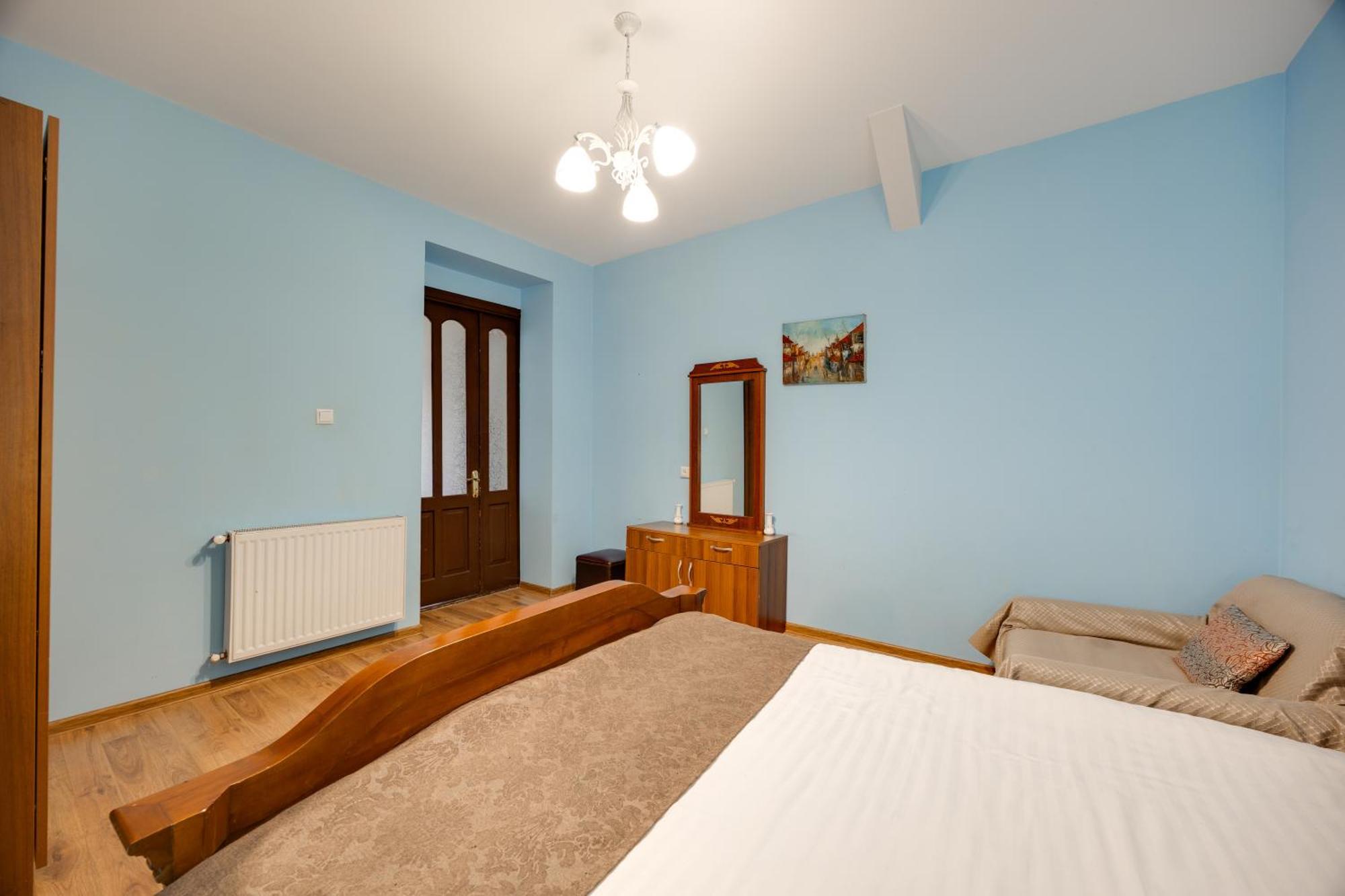 Rustaveli Two Bedroom Apartment With 5 Star Location Tbilisi ภายนอก รูปภาพ