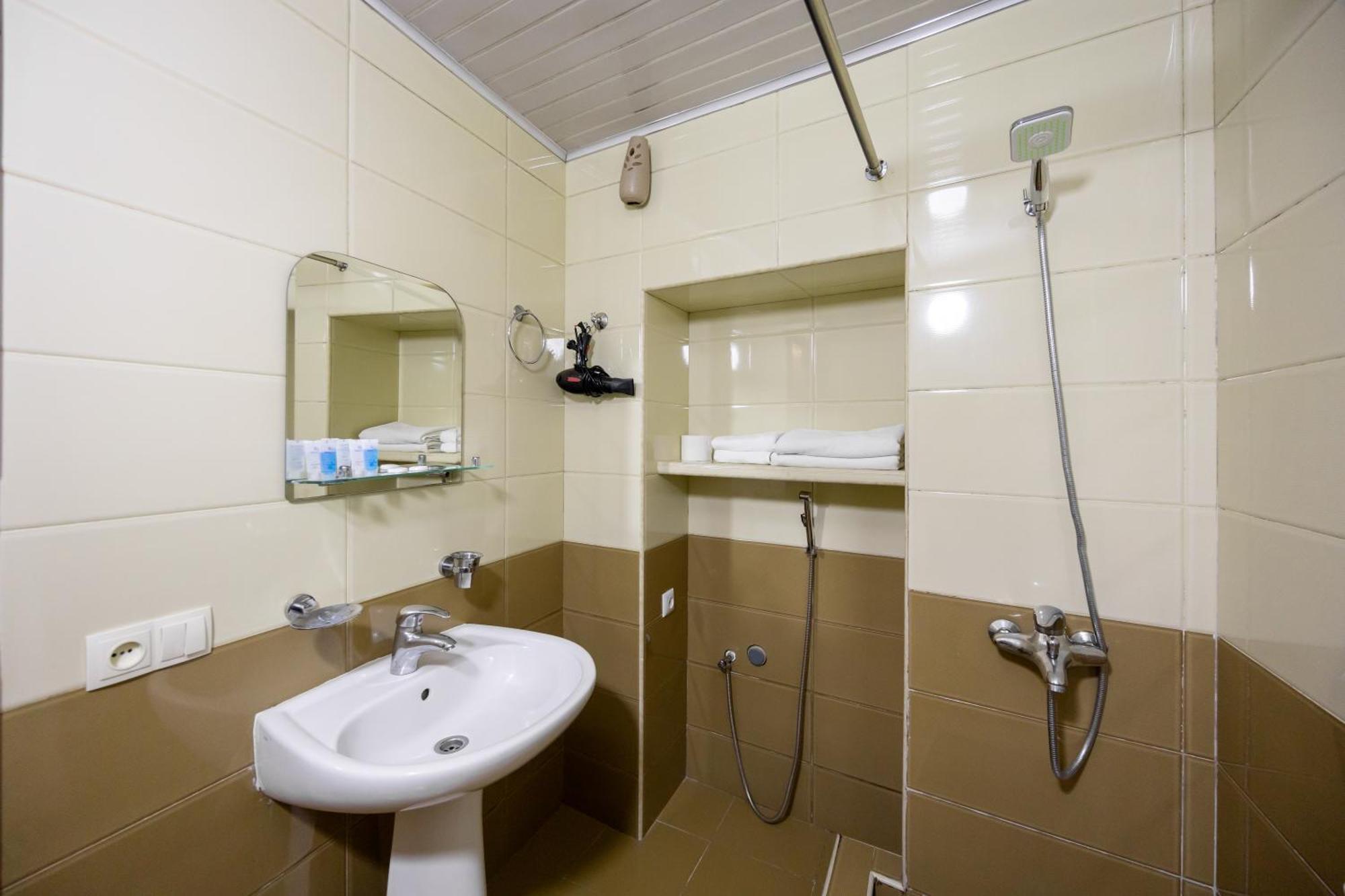 Rustaveli Two Bedroom Apartment With 5 Star Location Tbilisi ภายนอก รูปภาพ