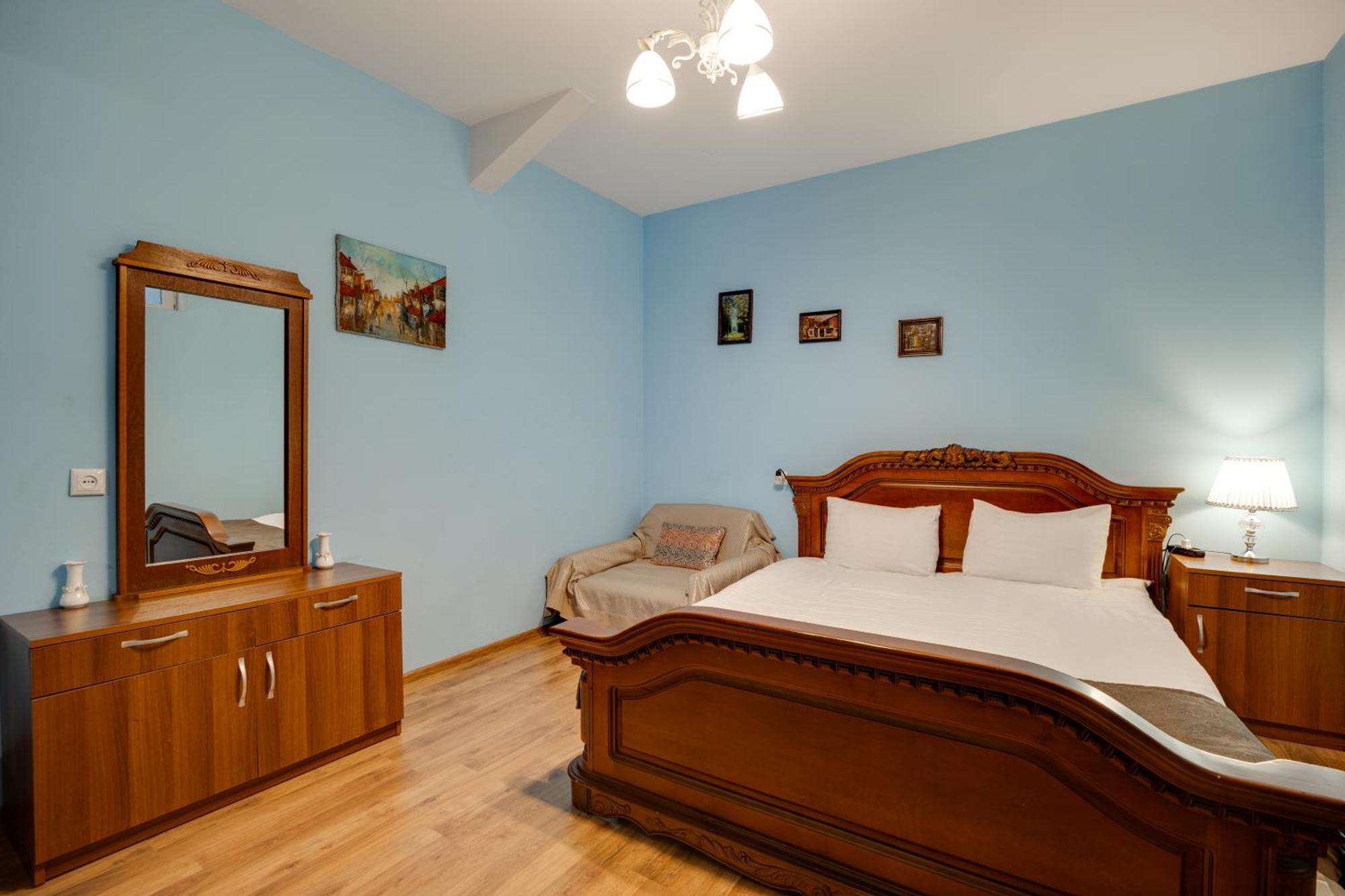Rustaveli Two Bedroom Apartment With 5 Star Location Tbilisi ภายนอก รูปภาพ